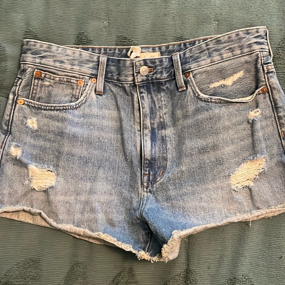 Madewell Relaxed Fit Deconstructed Shorts - Picture 4 of 7
